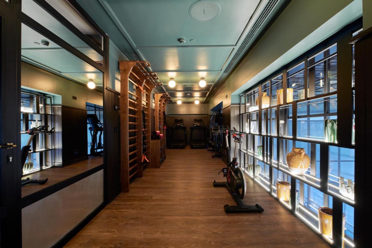 Only You Hotel Valenza Esterno foto The gym at the 100 East 53rd Street location