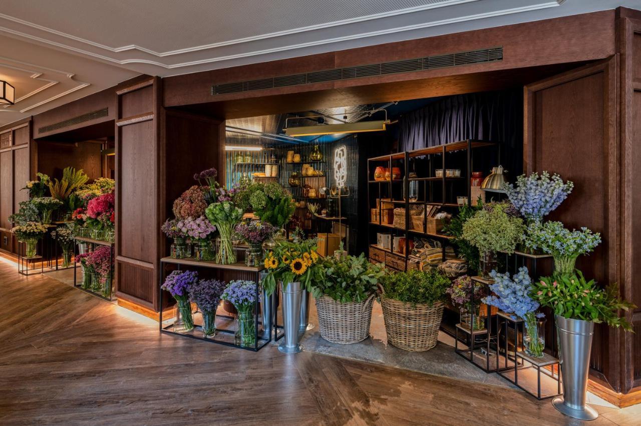 Only You Hotel Valenza Esterno foto The Flower Shop