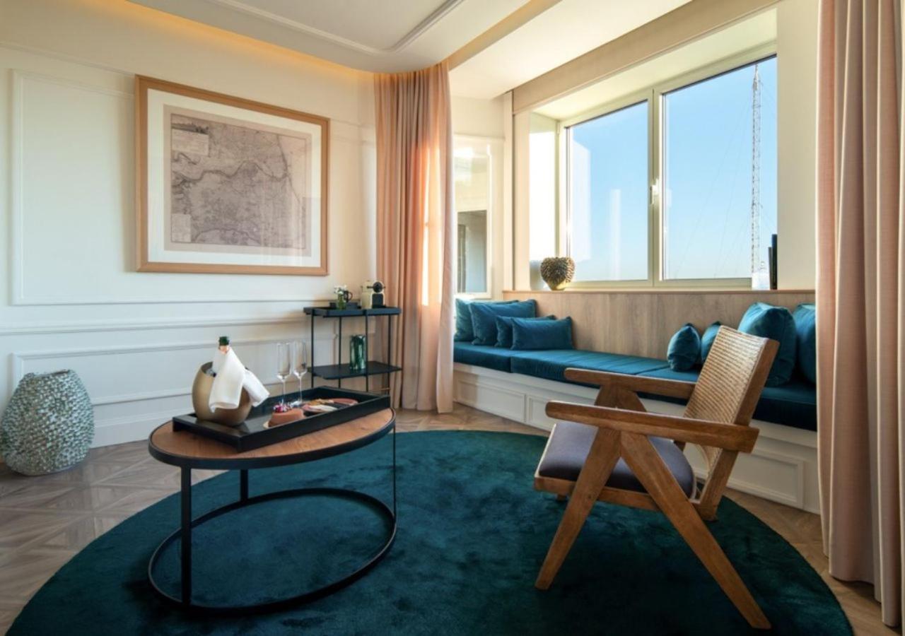 Only You Hotel Valenza Esterno foto A room at the hotel