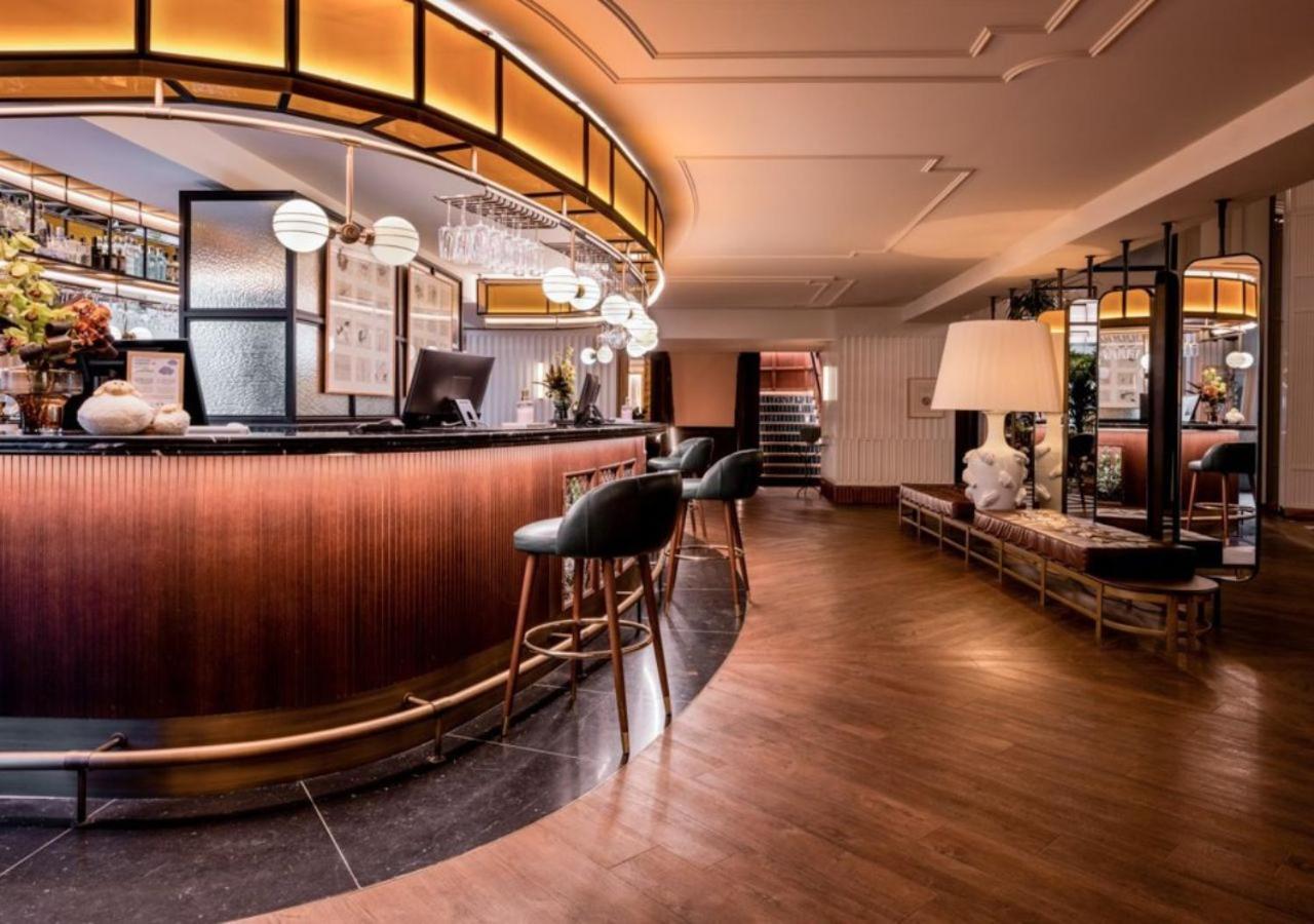 Only You Hotel Valenza Esterno foto The bar at the Concourse