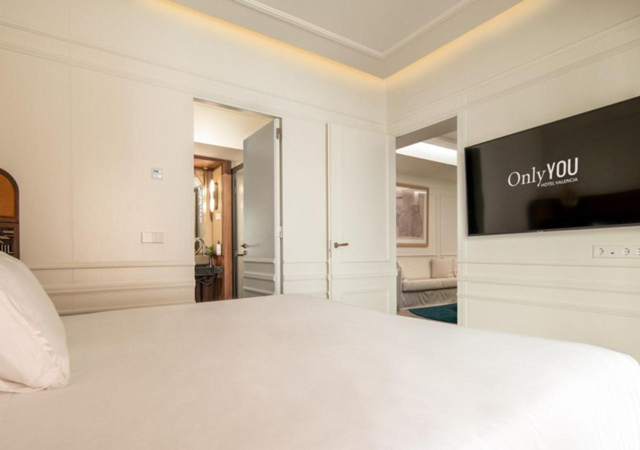 Only You Hotel Valenza Esterno foto A room at the hotel
