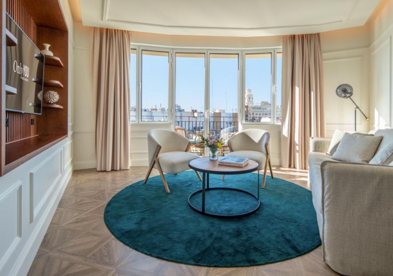 Only You Hotel Valenza Esterno foto A suite at the hotel