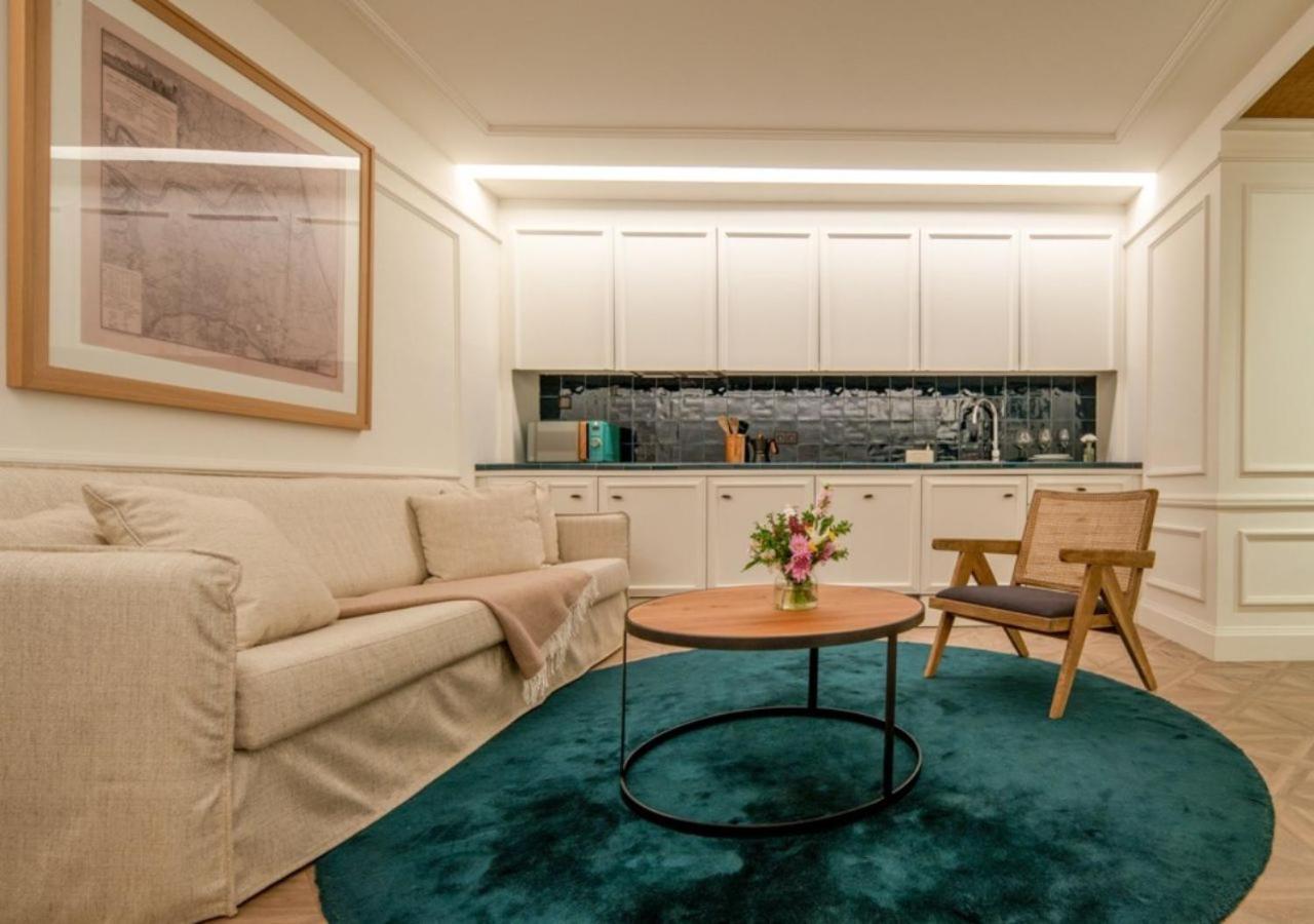 Only You Hotel Valenza Esterno foto A living room at the hotel