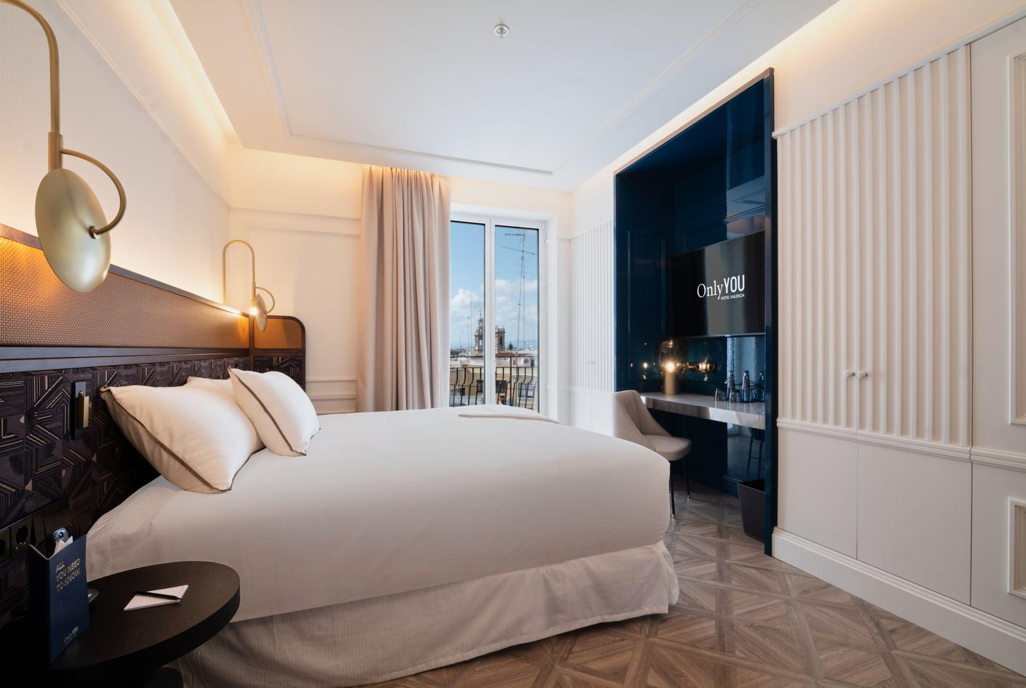 Only You Hotel Valenza Esterno foto A bedroom at the hotel