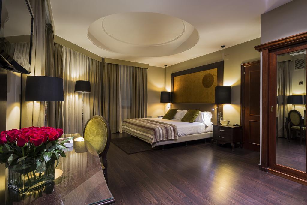 Only You Hotel Valenza Esterno foto Suite