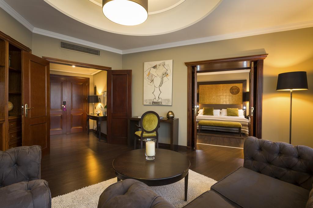 Only You Hotel Valenza Esterno foto Suite at the Grand Hotel