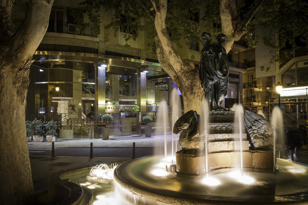 Only You Hotel Valenza Esterno foto Fountain at the Four Seasons Hotel