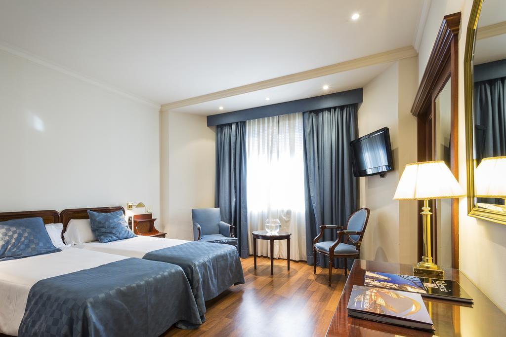 Only You Hotel Valenza Esterno foto A room at the hotel